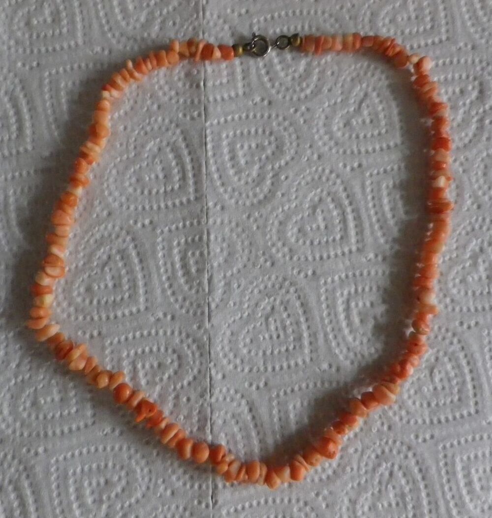 COLLIER COULEUR CORAIL Bijoux et montres