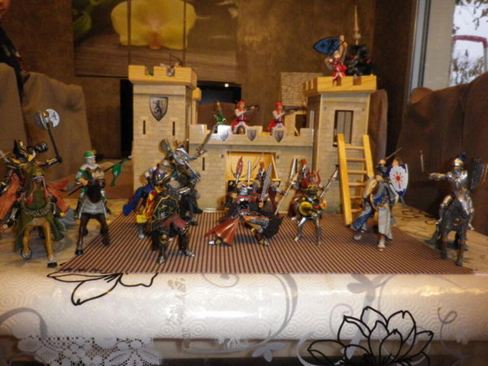 ch&acirc;teau fort avec figurine Jeux / jouets