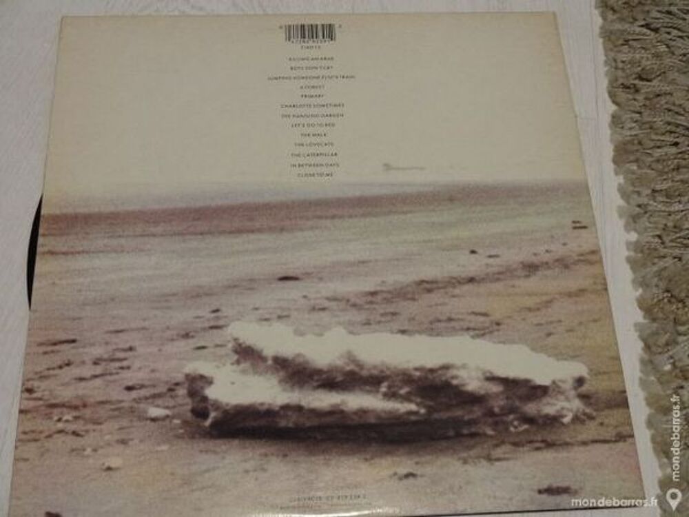 33T THE CURE ? Standing On A Beach - The Singles CD et vinyles