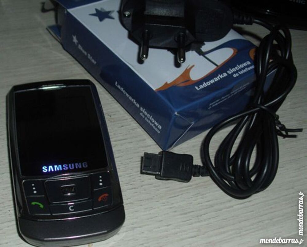 Chargeur neuf p.SAMSUNG D900i Téléphones et tablettes