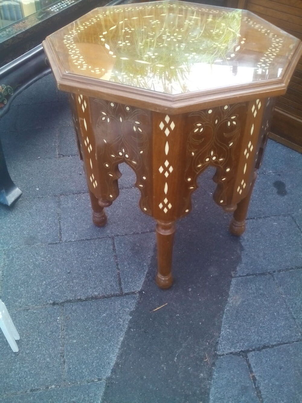 TABLE A THE MAROCAINE Meubles