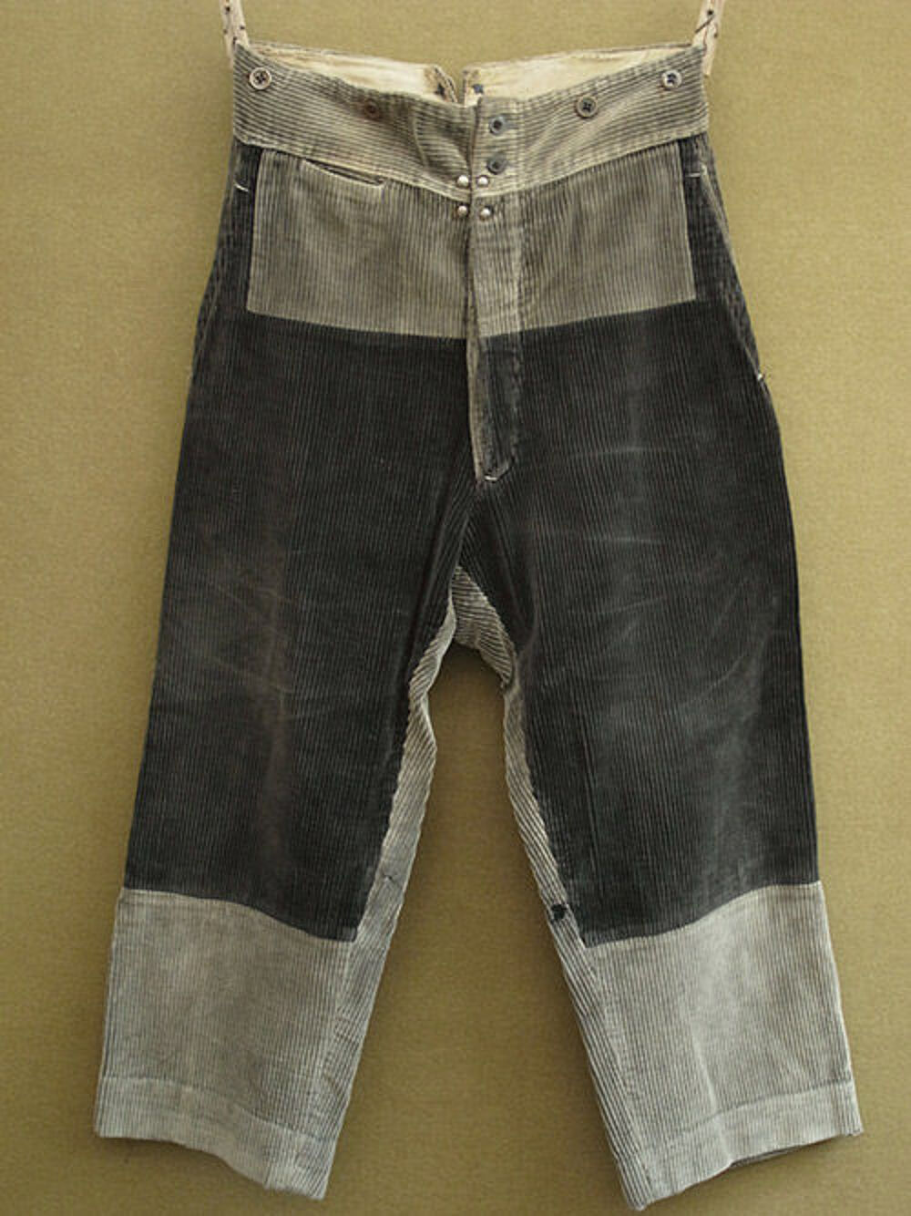 Recherche v&ecirc;tements de travail ou paysans anciens Vêtements