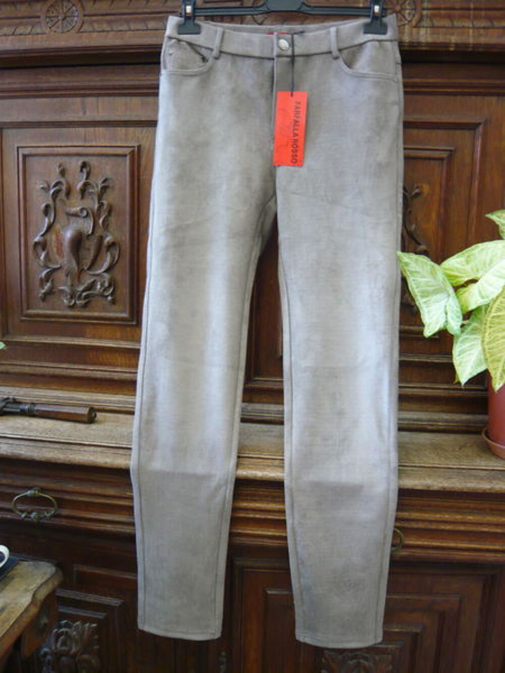 deux pantalons de marque neufs Vêtements