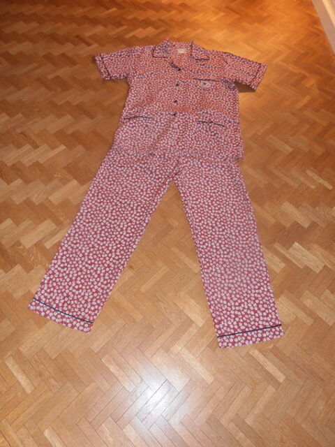Pyjama bordeaux motifs marguerites (77) 12 Tours (37)