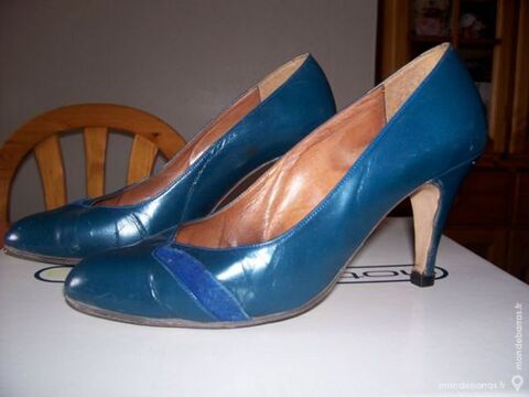 Chaussures bleu-roi taille 38 30 Montreuil (93)