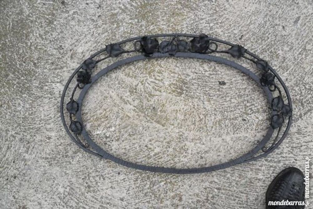 lot d objets en fer forge oeil de boeuf,porte revu Cuisine
