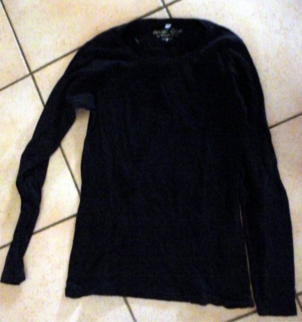 t shirt noir manches longues t s un classique Vêtements