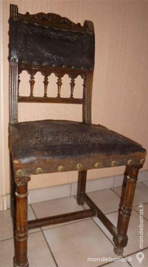 Chaise ancienne en cuir 100 Chalon-sur-Sane (71)