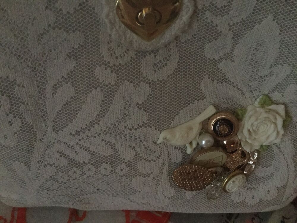 sac &agrave; main en dentelle beige vintage Maroquinerie
