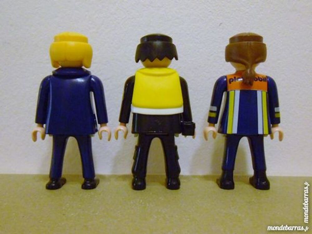 les 3 Playmobil en uniforme Jeux / jouets