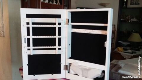 armoire  bijoux neuve encore emballe 25 Carpentras (84)