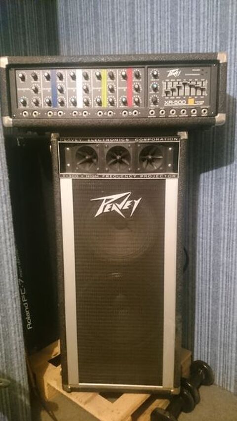 Sono PEAVEY complte, pr ampli, 2 enceintes et cordons. 150 Angoisse (24)