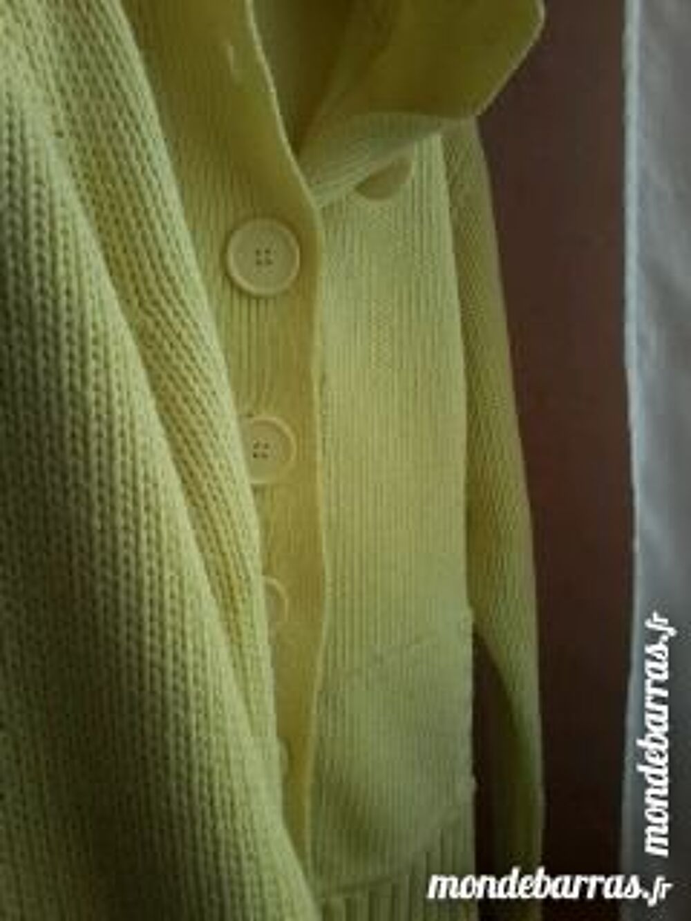 GILET JAUNE TAILLE M 38/40 PHILDAR D'OCCAS. Vêtements