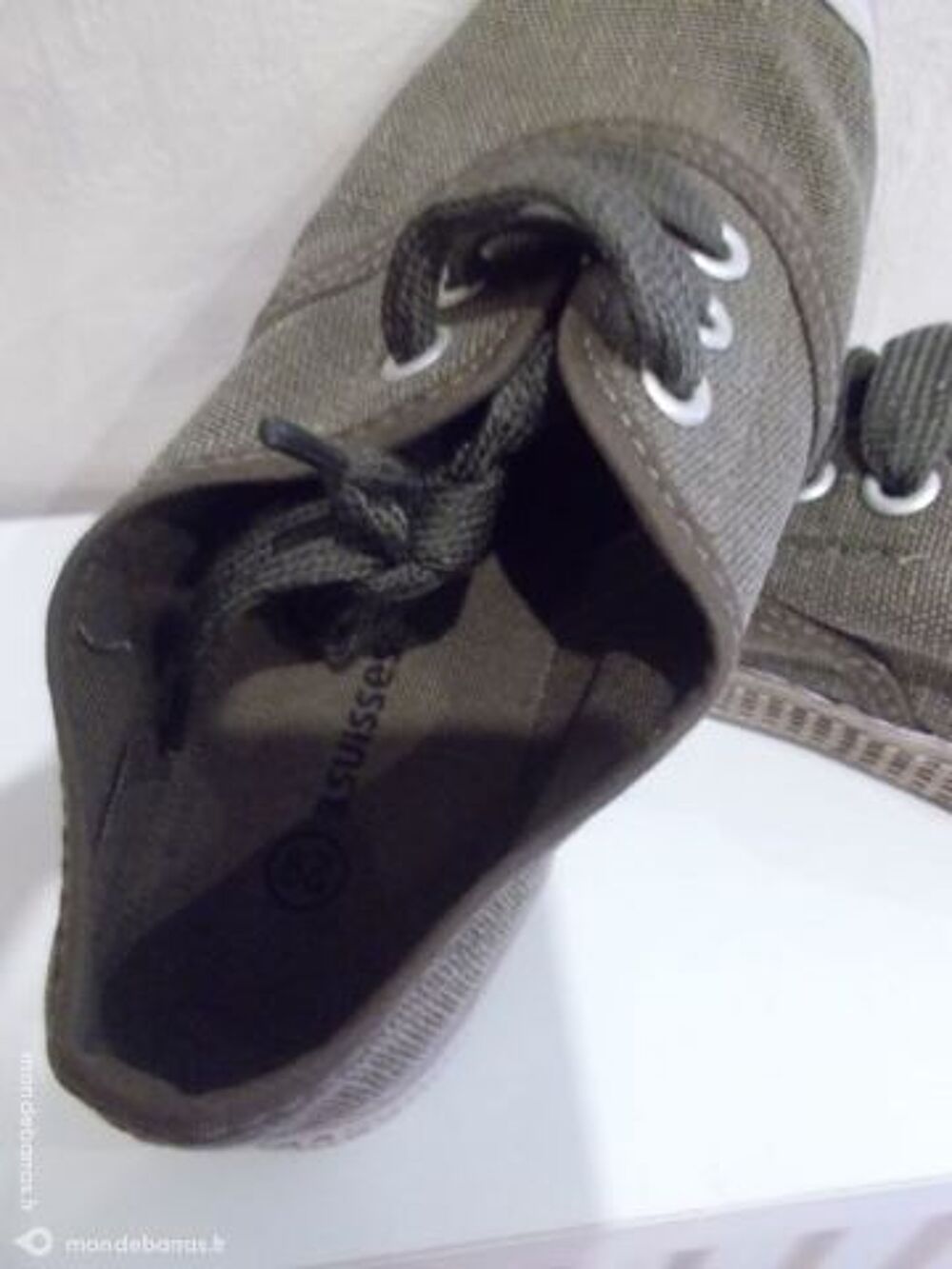 TENNIS NEUVE EN TOILE COULEUR TAUPE POINTURE 29 Chaussures