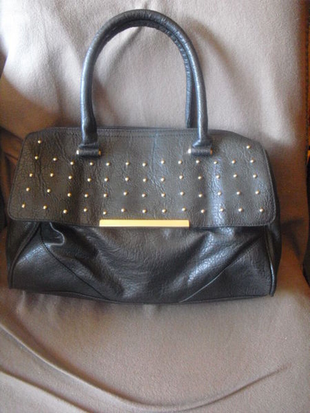 SAC A MAIN clout&eacute; noir NEUF Maroquinerie