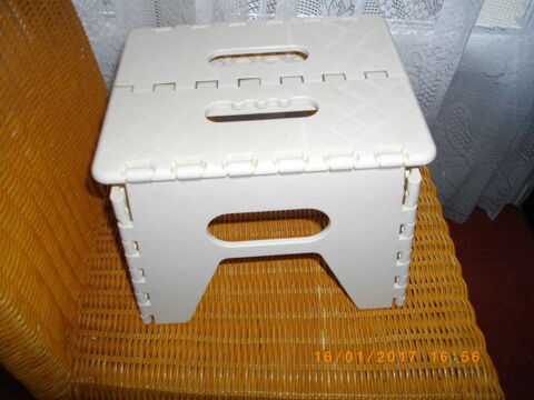 TABOURET / MARCHEPIED PLIANT 10 Perros-Guirec (22)