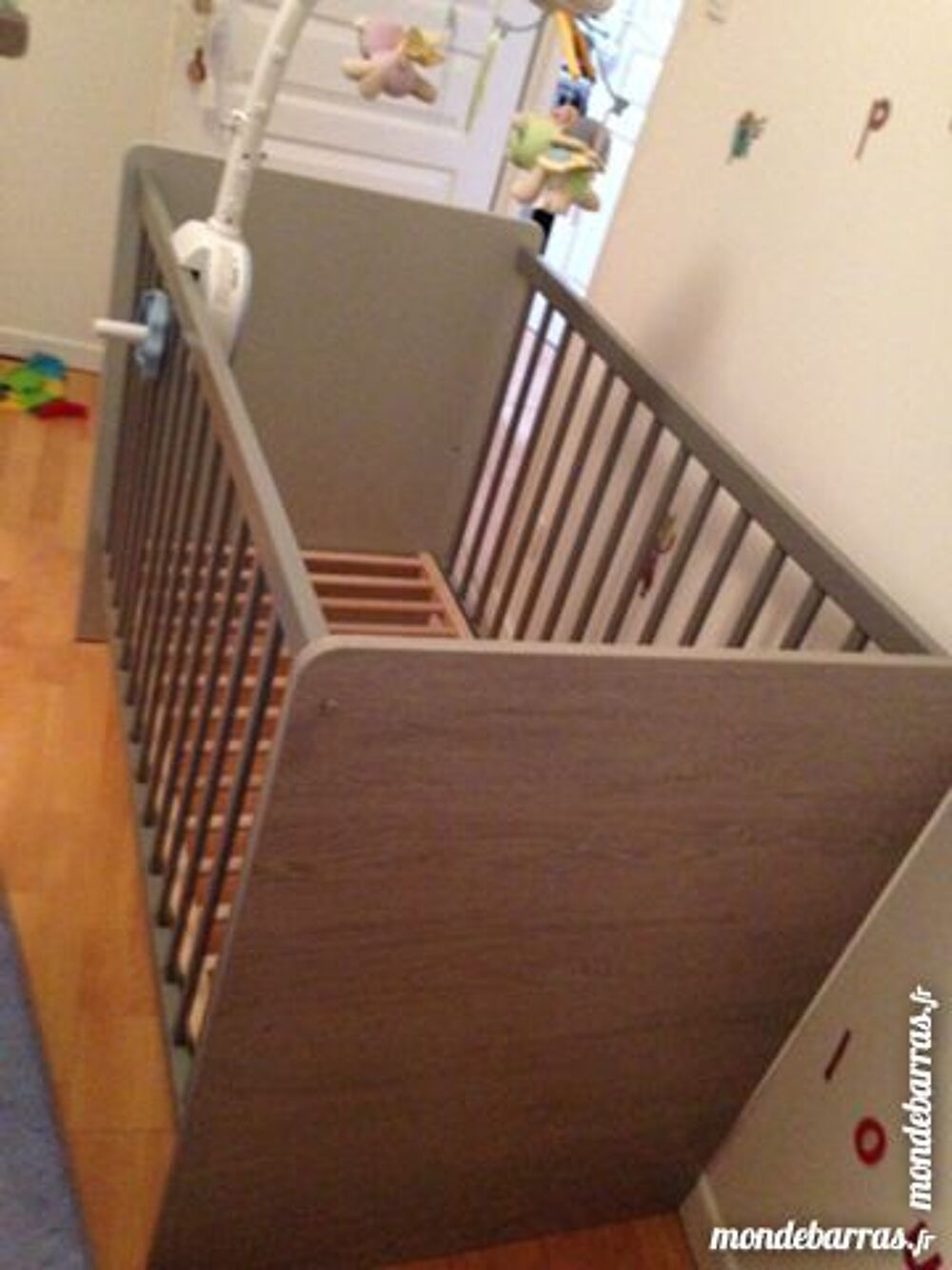 Lit b&eacute;b&eacute; de marque Sauthier de chez aubert Puériculture