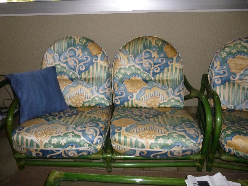 canap&eacute; fixe + 2 fauteuils assortis Meubles