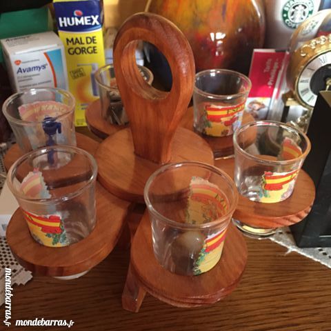 Support en bois marron vernis de verres  liqueur 25 Sartrouville (78)