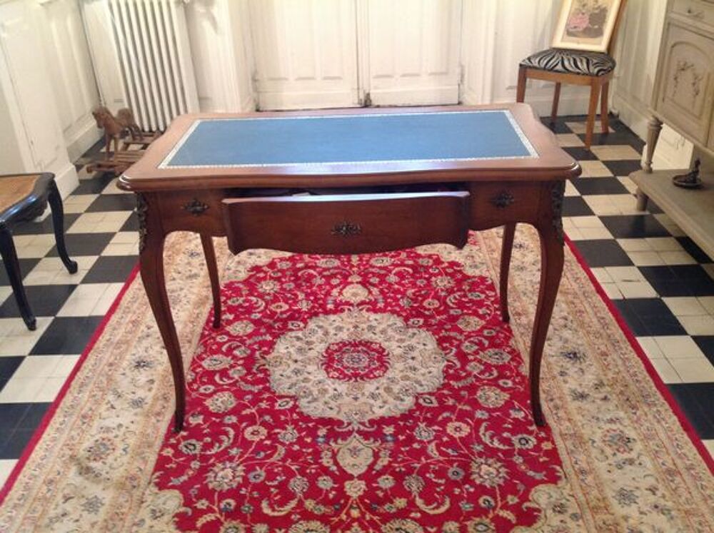 Table &agrave; &eacute;crire style R&eacute;gence estampill&eacute;e meuble Richelieu Meubles