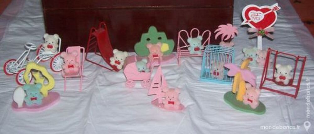 Une vingtaine d'Ourson amoureux. 