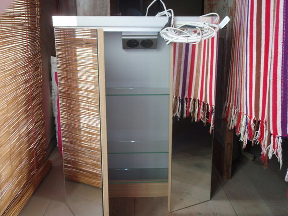 Armoire de toilette 2 portes avec miroirs et &eacute;clairage Electroménager