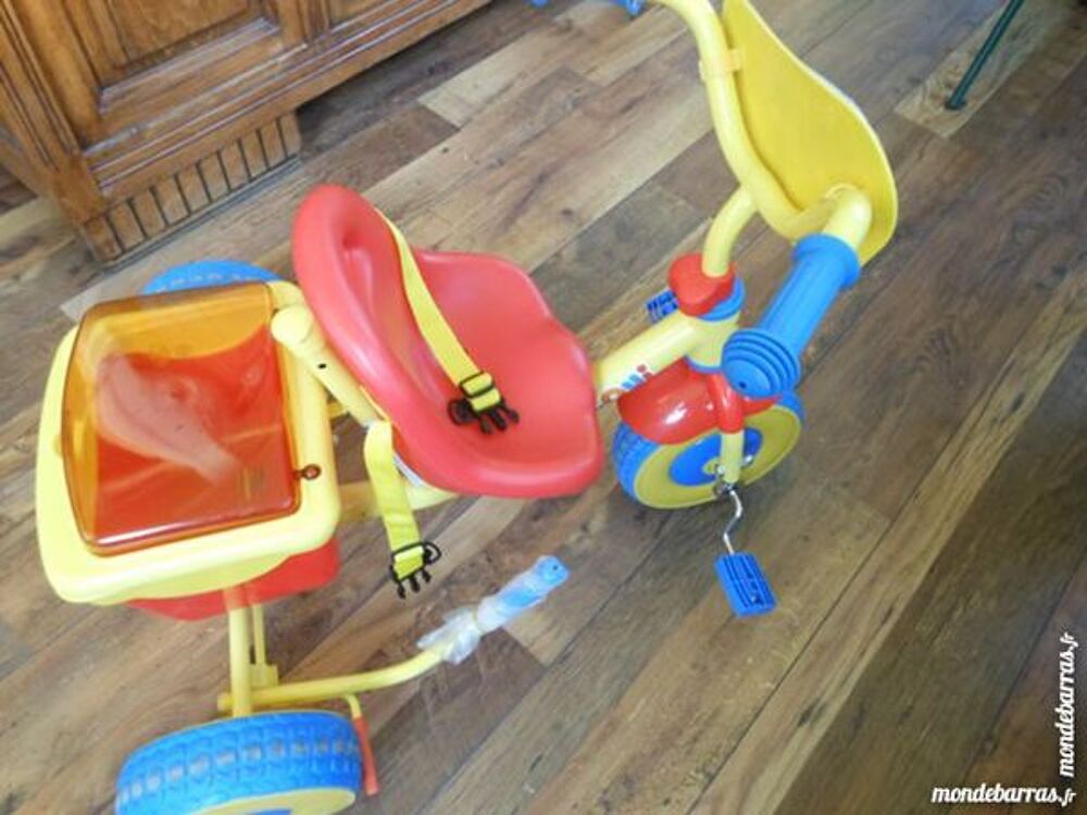 tricycle OUI OUI pa5 Jeux / jouets