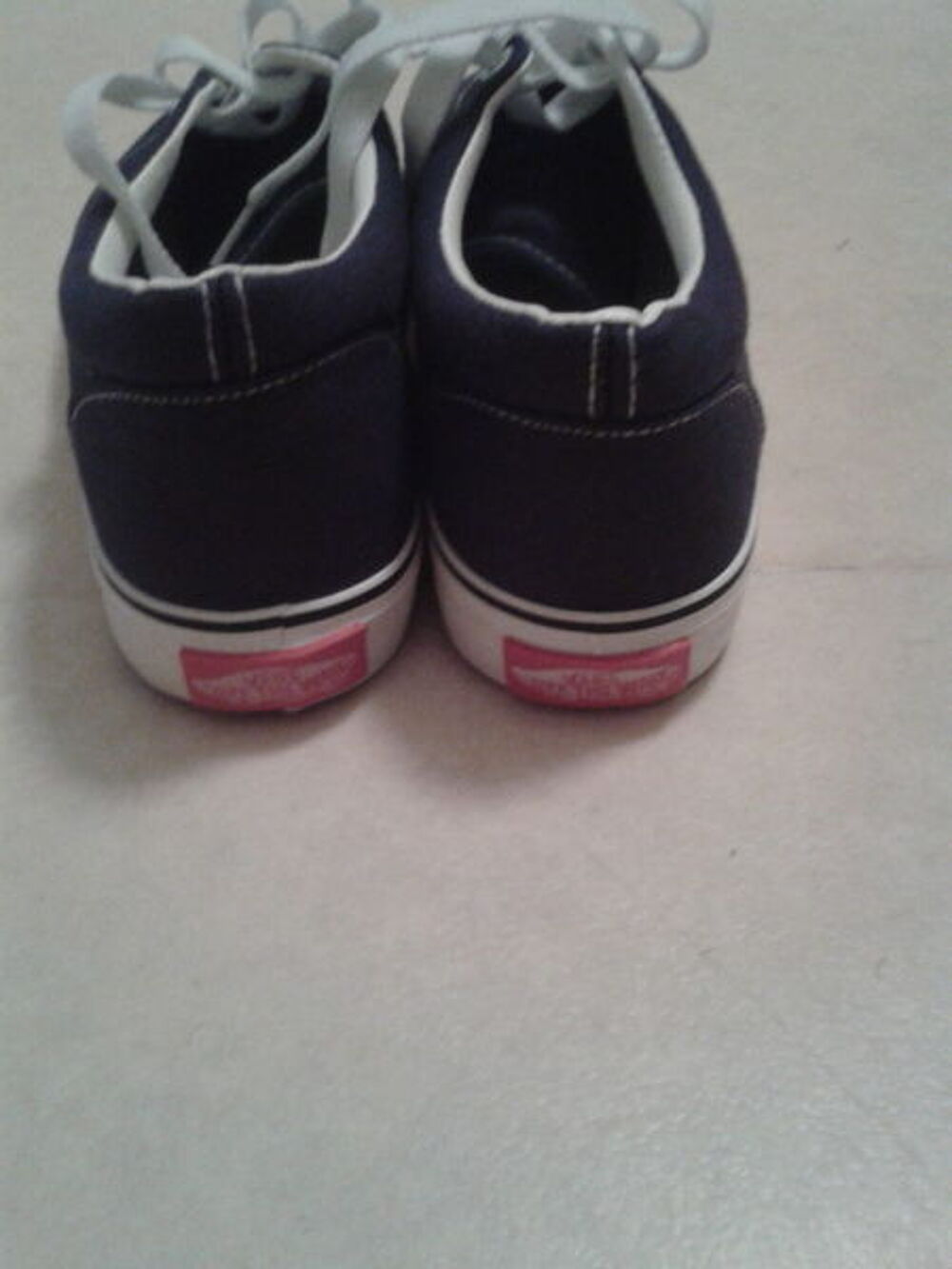 Baskets Vans authentiques toutes neuves Vêtements