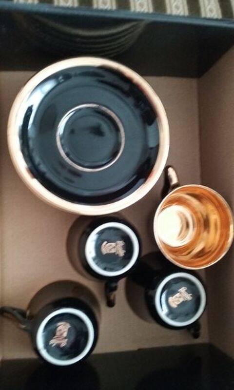 Service � caf� noir et dor� 10 Charenton-le-Pont (94)