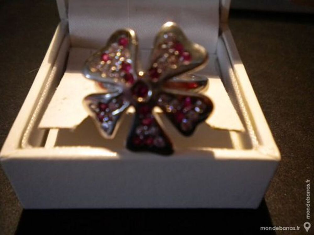 BAGUE &laquo; Fleur &raquo; In&egrave;s Bijoux et montres