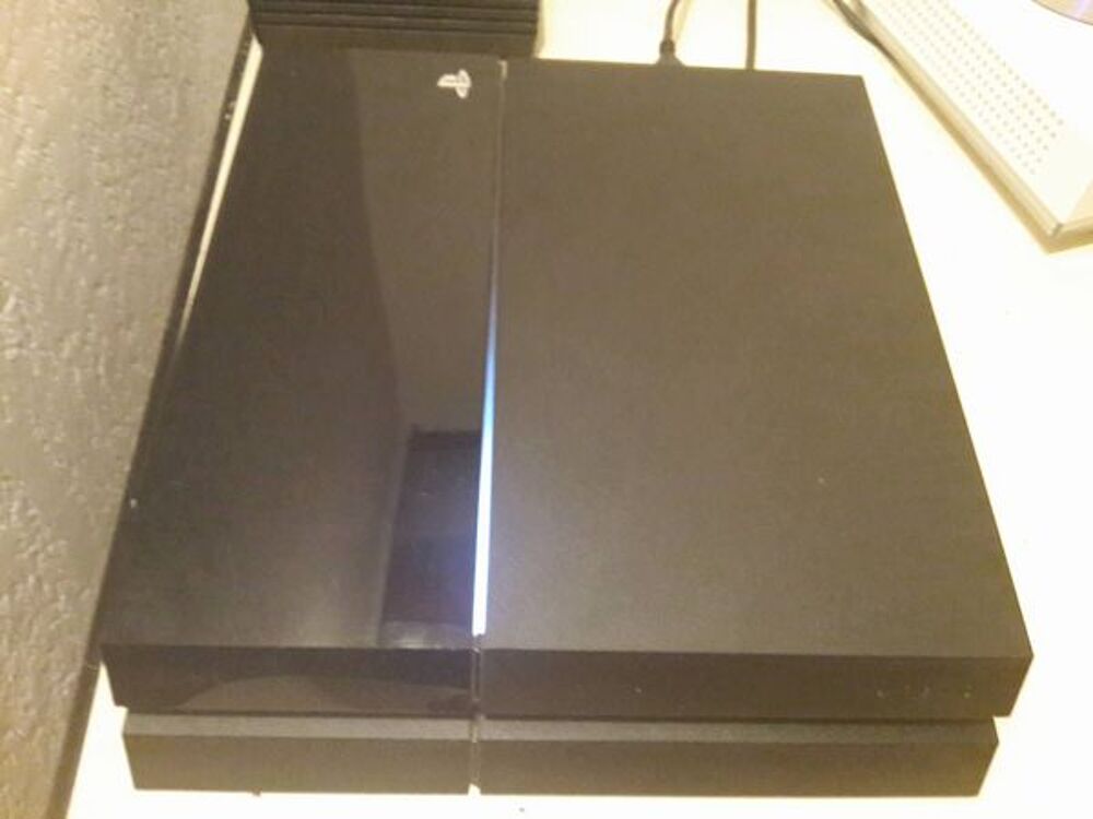 PS4 Garantie + 2manettes + 17 jeux Consoles et jeux vidéos