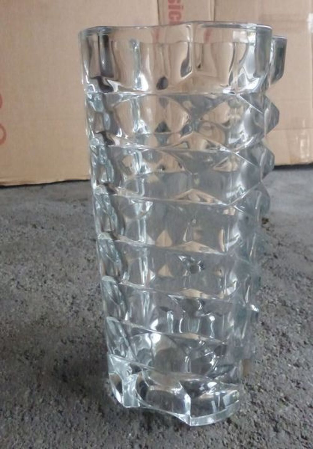 VASE (grand) en verre transparent "travaill&eacute; Décoration