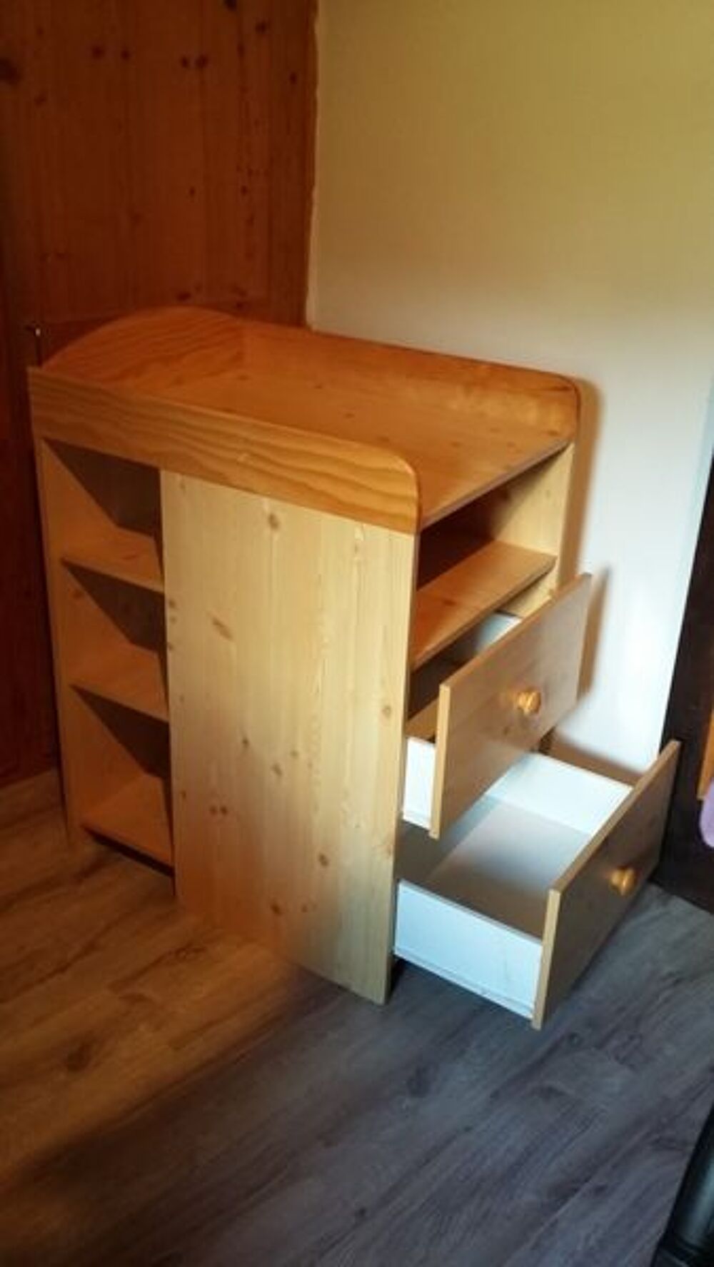TABLE A LANGER BOIS Puériculture