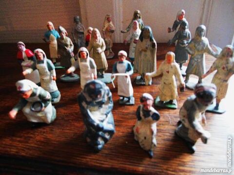 Lot de 22 infirmires toutes diffrentes 150 Meyzieu (69)