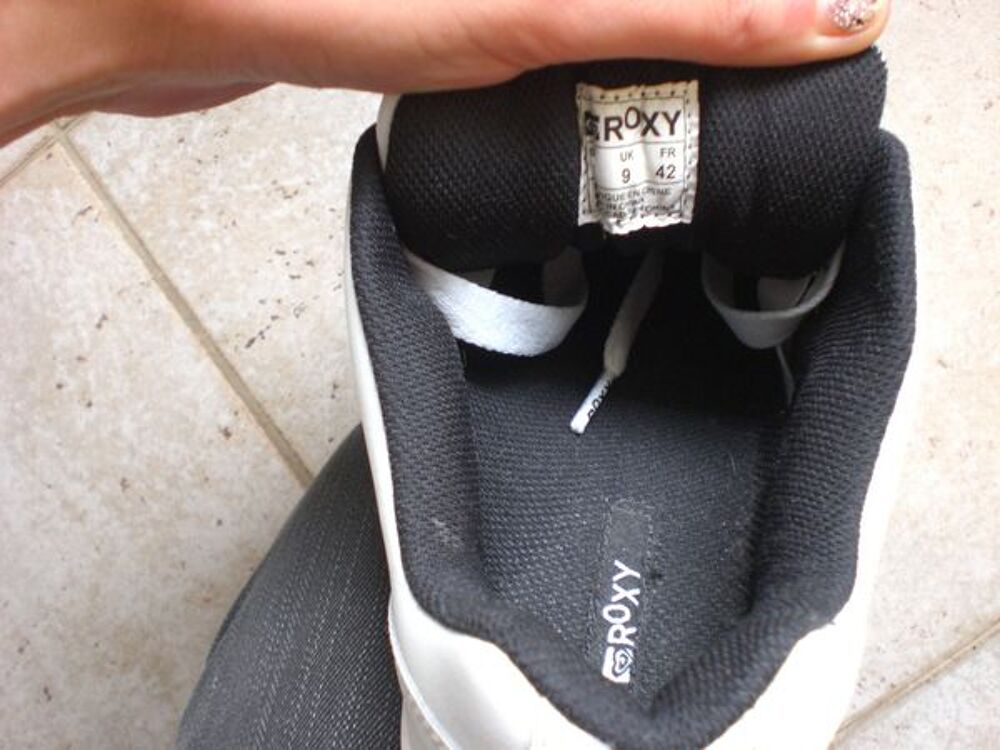 Chaussures ROXY blanches avec motifs l&eacute;gers ronds Chaussures