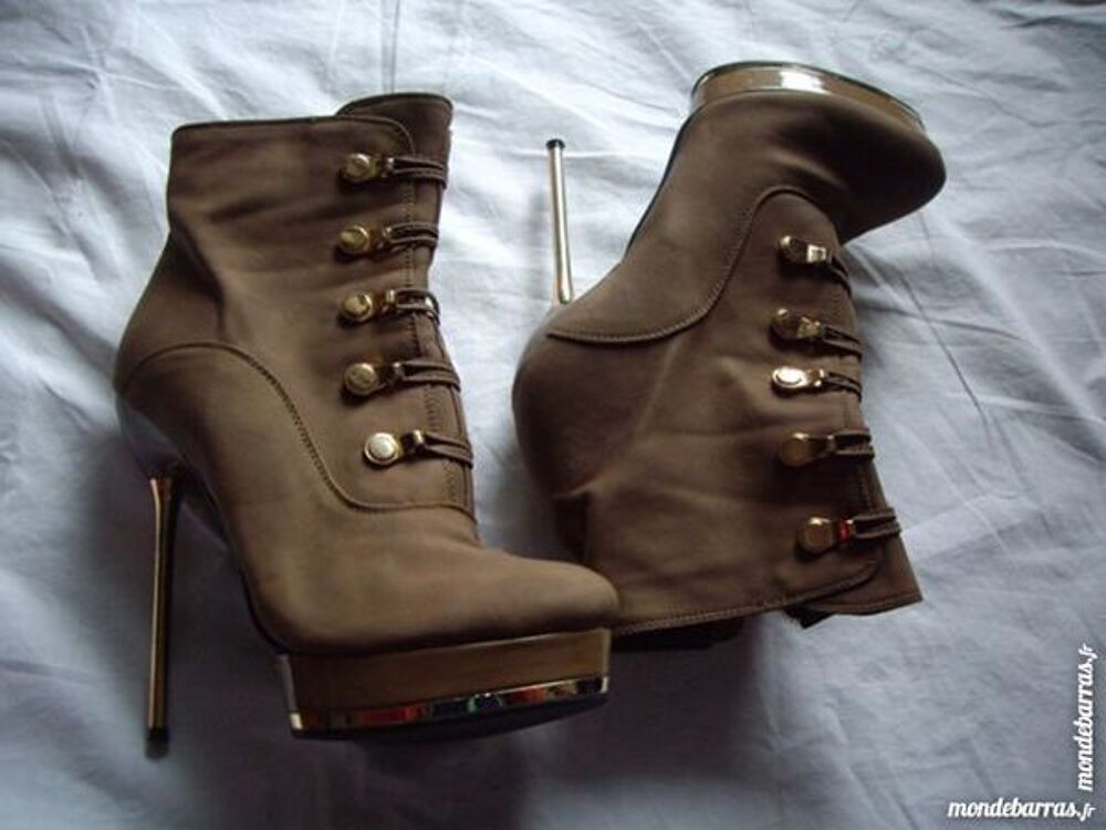 Bottines Taupe avec talon dor&eacute; - pointure 40-Neuves Chaussures