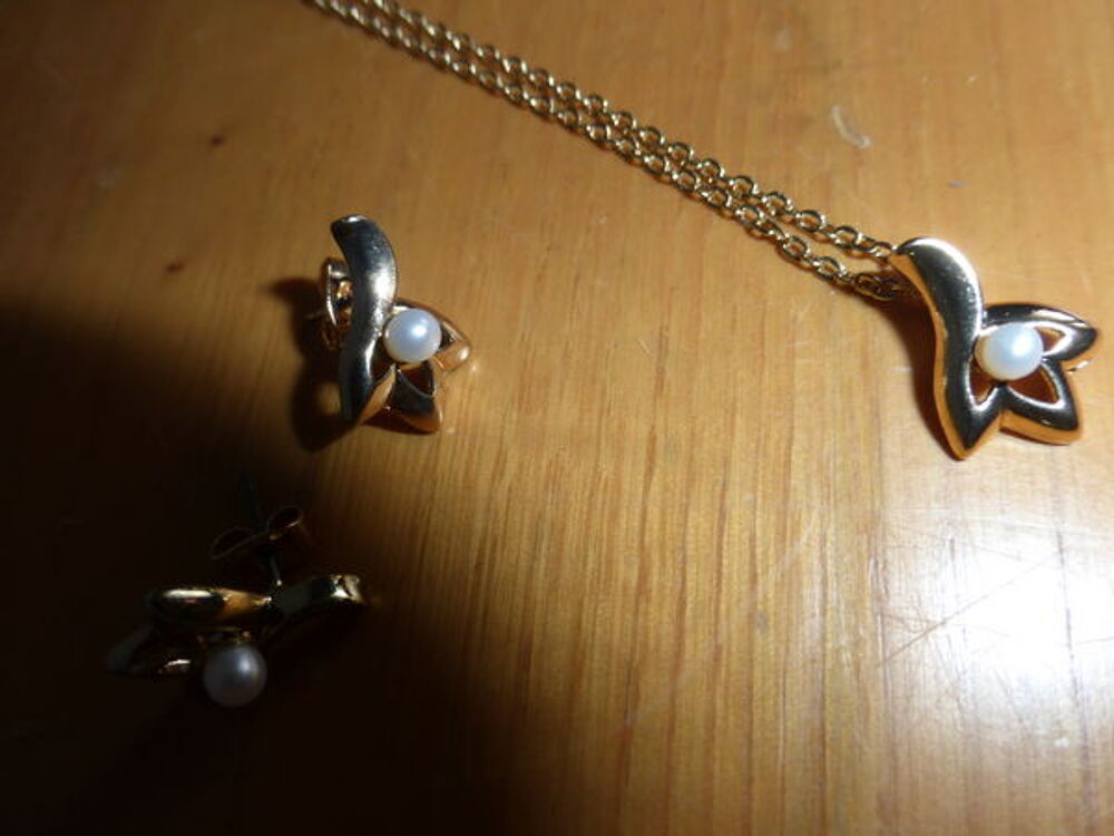 COLLIER et BOUCLE D'OREILLES perle (patte) NEUFS Bijoux et montres