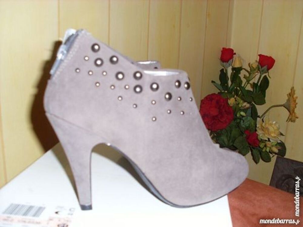BOOTS gris neuf pointure 38 Chaussures