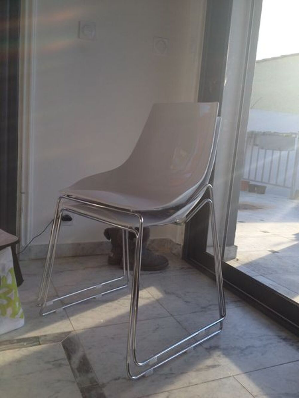 Table et 4 chaises design blanc Meubles