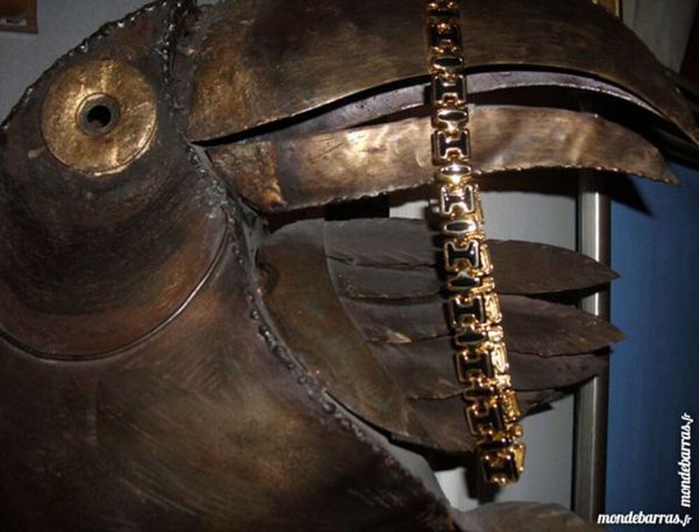 Beau collier plaqu&eacute; or &eacute;mail noir Bijoux et montres