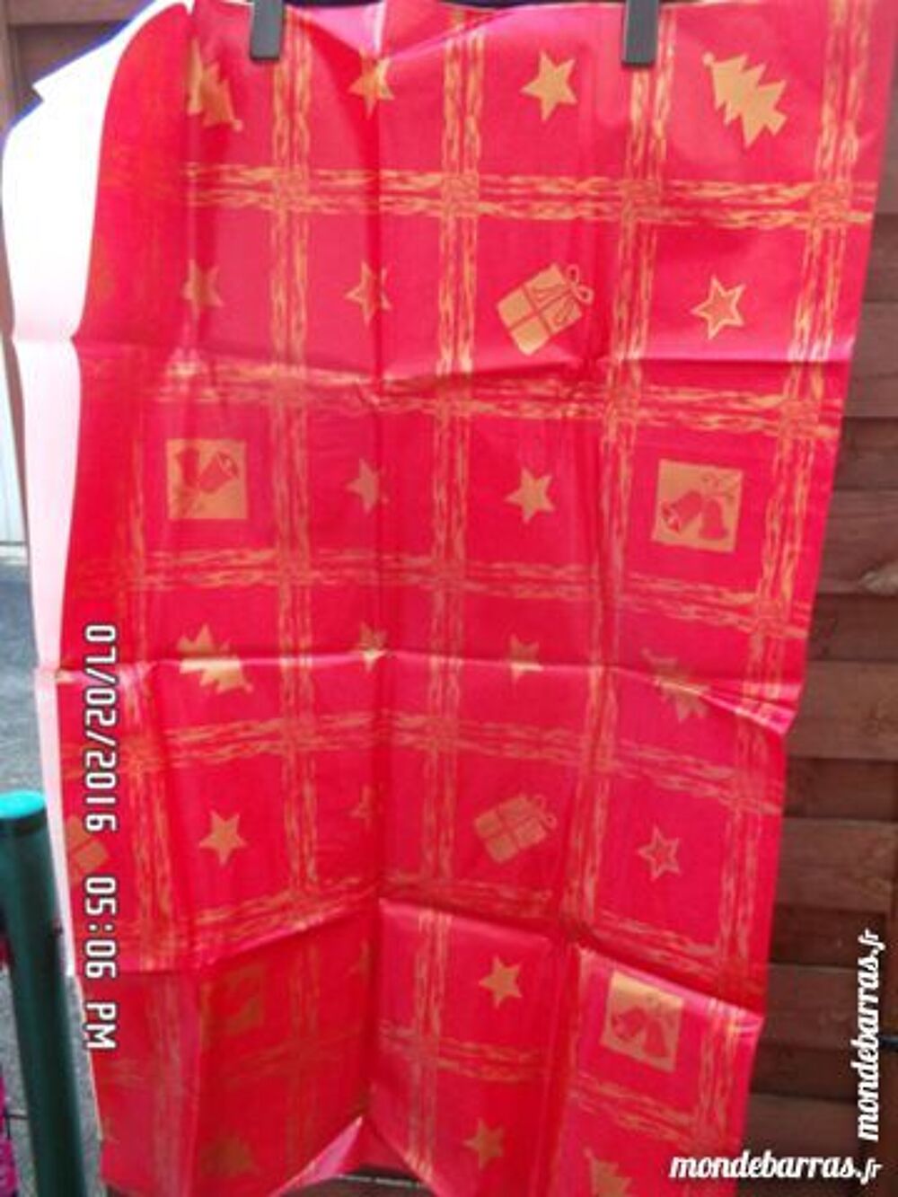 NAPPE ROUGE ETOILES Cuisine