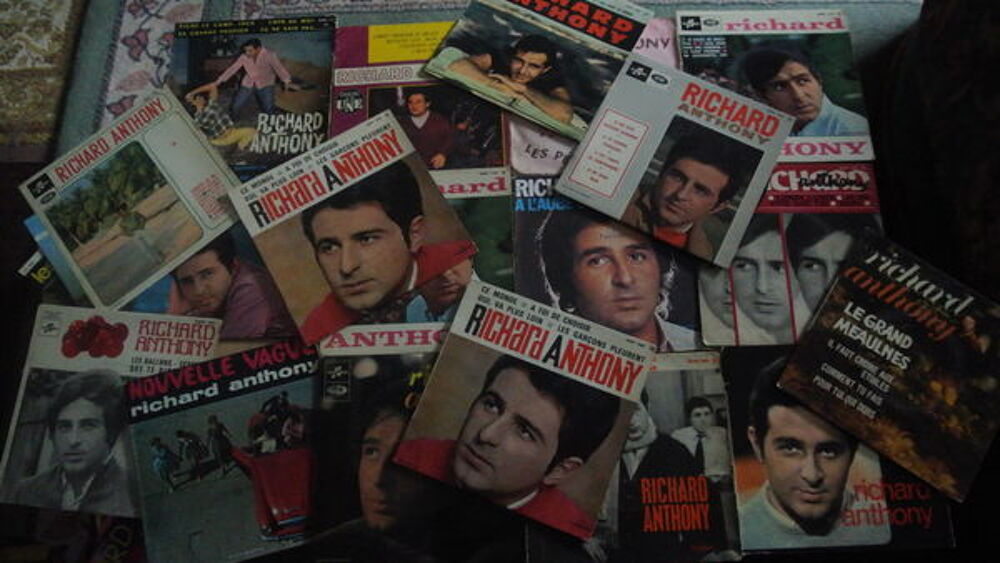 lot de disques CD et vinyles