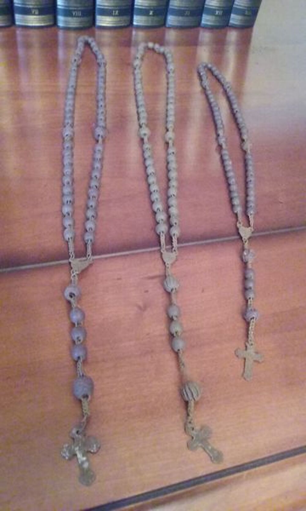 3 chapelets en bois 