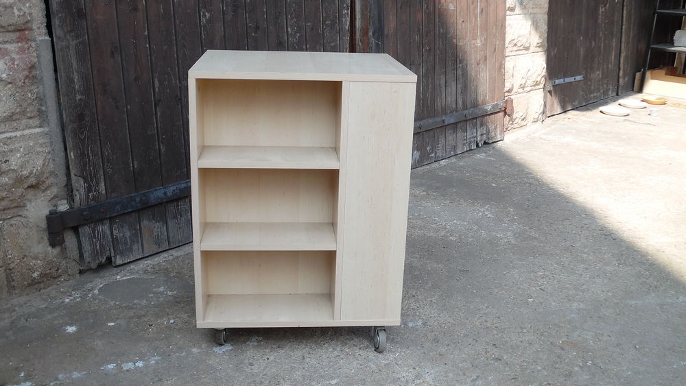 PETIT MEUBLE SUR ROULETTES Meubles