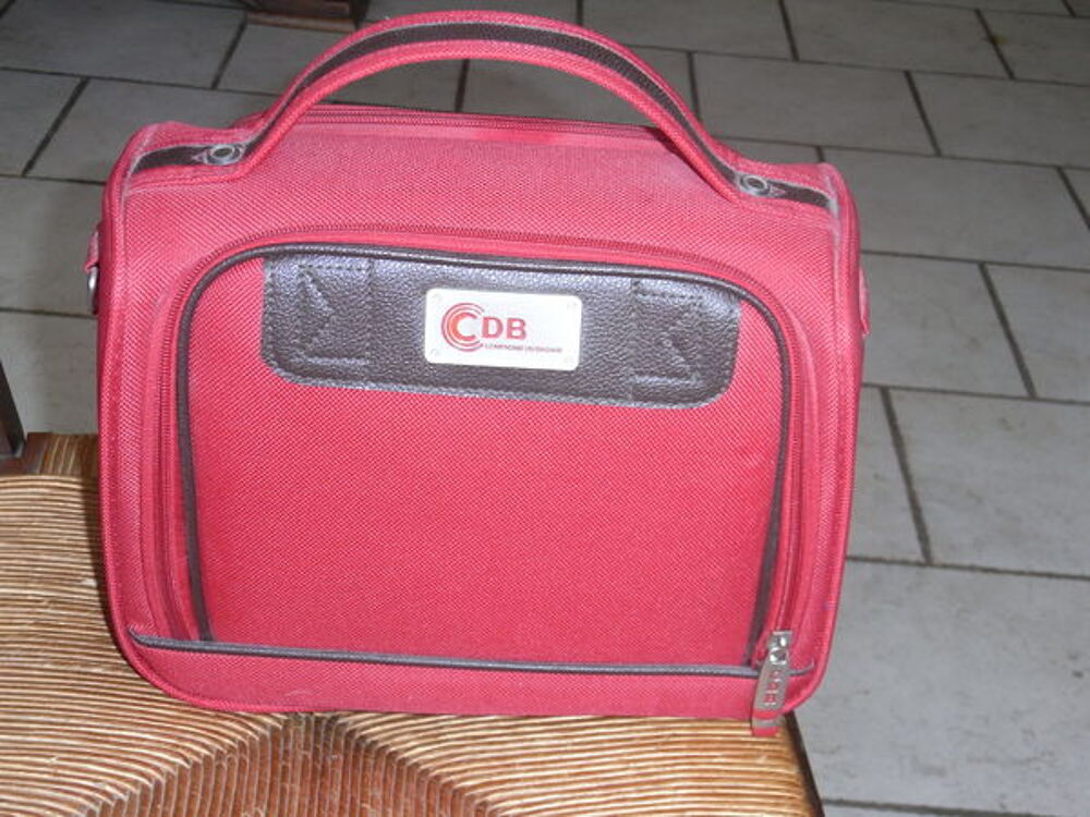 vanity de voyage en tissus rouge Maroquinerie