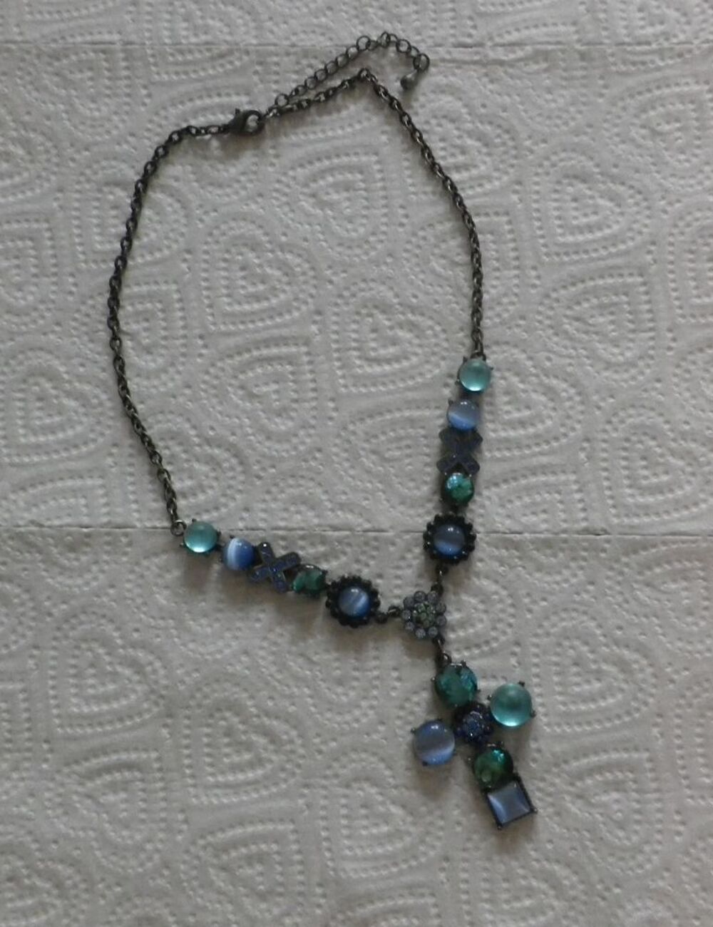 COLLIER VERT ET BLEU AVEC CROIX Bijoux et montres