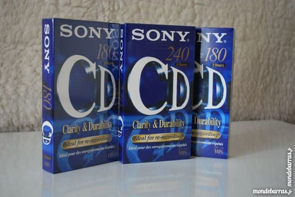3 cassettes vhs neuves DVD et blu-ray