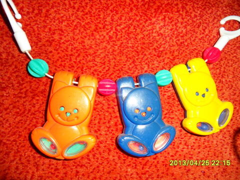 Jouet pour poussette ou lit 2 Montvrain (77)