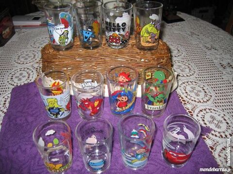 12 verres d�cores  vari�s 10 Corbeil-Essonnes (91)