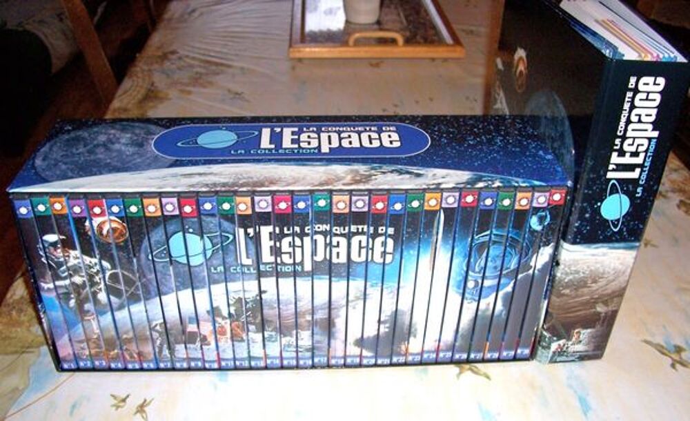 Collection de 30 DVD sur l'espace. Tout neuf. DVD et blu-ray